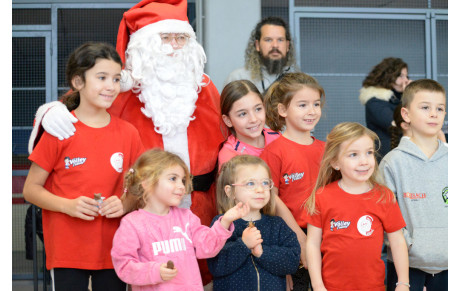 Le père Noël à l'école de volley !